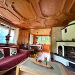 Cosy 87 In With Spectacular Mountain And Views